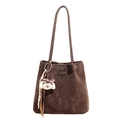 Borsa tote marrone in finta pelle scamosciata con tracolla e ciondolo a cucciolo - Con Ciondolo / Marrone