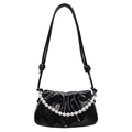 Elegante bolso nube negro plisado con cadena de perlas y acabado brillante de mujer - Negro