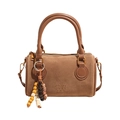 Bruine suède Boston handtas met lederen handvaten en kralen hanger detail - Khaki