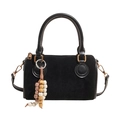 Elegante zwarte Boston-tas van mat imitatiesuède met goudkleurige hardware en hanger - Zwart