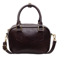 Dunkelbraune Retro Lederhandtasche mit Griff und goldener Hardware auf weißem Grund - Braun