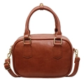 Braune Vintage-Lederhandtasche mit Goldbeschlägen und Doppelgriffen auf weißem Grund - Hellbraun