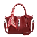 Sac seau en cuir mat rouge foncé avec décoration de foulard en soie et boucle métal - Bordeaux