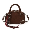 Borsa a bauletto retrò in pelle scamosciata marrone con borchie e ciondoli intrecciati - Con Ciondolo / Marrone