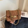 Borsa a tracolla in pelle scamosciata trapuntata marrone con catena dorata e teschio - Marrone