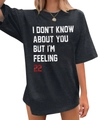 Detail des Taylor Swift Songtext-Aufdrucks auf schwarzem Oversize-Baumwoll-T-Shirt - 3XL / Schwarz