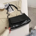 Borsa tote nera in pelle trapuntata con catena spessa per un look autunnale e invernale - Nero