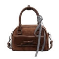 Bolso bowling de ante marrón con lazo de cuero y detalle de cinta de seda a cuadros - Marrón