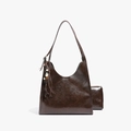 Sac cabas en cuir marron foncé avec grande capacité, bandoulière et breloque en bois - Avec Pendentif / Marron