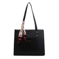 Borsa tote a scacchi nera con foulard in seta e tasca frontale in pelle - Nero