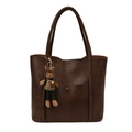Grande borsa tote marrone scuro in ecopelle martellata con ciondolo a coniglio - Con Ciondolo / Marrone