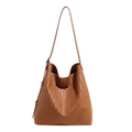 Handgewebte Hobo-Tasche aus karamellbraunem Leder mit großem Stauraum und Schultergurt - Braun