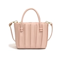 Sac à main plissé rose clair élégant avec détails dorés et bandoulière pour usage quotidien - Rose