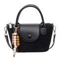 Bolso cubo negro con colgante de cuentas y correa de hombro ajustable y extraíble - Negro