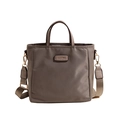 Bolso tote de nailon caqui oscuro con correa ancha y detalle de etiqueta de cuero - Gris
