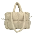 Bolso de hombro de nailon acolchado beige con textura puffer y correas dobles - Caqui