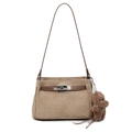 Borsa a spalla in camoscio beige con cinturino in pelle marrone e ciondolo orso - Con Ciondolo / Cachi