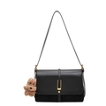 Retro Schultertasche in Schwarz mit gestepptem Wildleder und Teddy-Hund-Anhänger - Tasche mit Anhänger / Schwarz