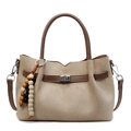 Minimalistische beige Wildleder-Umhängetasche mit braunem Leder und Perlen-Anhänger - Mit Anhänger / Khaki
