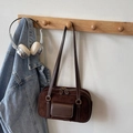 Bolso de hombro de ante marrón oscuro con tiras dobles y bolsillo frontal útil - Café sin Colgante