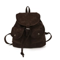 Minimalistischer dunkelbrauner Wildleder-Rucksack mit Schnallenverschluss und großen Taschen - Braun