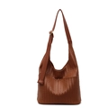 Braune geflochtene Hobo-Tasche aus Leder mit breitem Schultergurt und Vintage-Stil - Braun