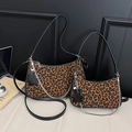 Zweiteiliges Set Vintage-Leopardentaschen mit schwarzen Riemen und Ketten-Details - Groß / Leopard Braun