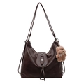 Dunkelbraune Hobo-Tasche aus Kunstleder mit Teddy-Anhänger und silberner Blumenschnalle - Mit Anhänger / Kaffeebraun