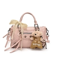 Borsa in vernice rosa con ciondolo a orsetto e pizzo in stile vintage con borchie - Con Ciondolo / Rosa