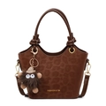 Sac seau marron avec texture léopard gaufrée et breloque en peluche sur fond blanc - Marron