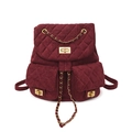 Mini sac à dos matelassé bordeaux en suédine avec détails de chaîne dorée et fermoirs - Rouge