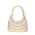 Bolso de hombro chic de cuero blanco crema con remaches plateados de diseño curvo - Blanco