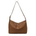 Bolso hobo de piel sintética marrón con textura de litchi y correa ajustable - Marrón