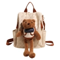 Süßer cremefarbener Rucksack mit Bärenprint und 3D-Plüschteddy für Studentinnen - Mit Bärenanhänger / Khaki / [produktmerkmale] Dieser Rucksack Im Kreativen Cartoon-stil Ist Überwiegend Cremeweiß Und Mit Dunkelbraunen Bärenmotiven Bedruckt. Das Material Besteht Aus Strukturiertem Kunstleder Oder Canvas. Ein Brauner 3d-plüschbär Mit Einem Dunkelblauen Schal Auf Dem „lazybreeze“ Steht Befindet Sich Mittig Auf Der Vorderseite. Schultergurte Griffe Und Seitliche Reißverschlüsse Scheinen Aus Dunkelbraunem Leder Gefertigt Zu Sein Und Verleihen Dem Rucksack Einen Niedlichen Und Gleichzeitig Eleganten Look. [visuelle Präsentation] Das Bild Hat Einen Reinweißen Hintergrund Und Ist Zentriert. Die Bildqualität Ist Hoch Mit Präziser Fokussierung. Die Plüschtextur Des Bären Und Die Lederstruktur Des Rucksacks Sind Deutlich Erkennbar. Die Ästhetik Ist Hoch Und Erreicht Eine Gesamtbewertung Von 82. Die Natürliche Beleuchtung Und Der Harmonische Gesamteindruck Wecken Die Kauflust. [textinhalt] Enthält Ausschließlich Den Produkttext (den Markennamen Auf Dem Bärenschal). Dieser Ist Teil Des Produktdesigns Und Muss Weder Entfernt Noch Übersetzt Werden. 【logistik-etiketten】keine 【risiko Von Rechtsverletzungen】produktrechtsverletzung: Keine Wahrscheinlichkeit [00]. Hintergrundrechtsverletzung: Keine. 【produktparameter】cartoon-rucksack Mit 3d-puppenmotiv Bedrucktes Design Leder/kunststoff.