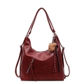 Veelzijdige bordeauxrode hobo-tas van zacht PU-leer met beer sleutelhanger en grote inhoud - Met Hanger / Rood