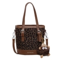 Sac seau rétro à imprimé léopard marron avec un charmant accessoire monstre en peluche - Sans pendentif / Léopard Café
