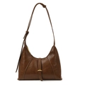 Bolso de hombro marrón oscuro en cuero sintético brillante con hebilla dorada - Marrón