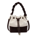 Bolso tipo cubo bicolor en beige y marrón con asa trenzada y correa ajustable - Blanco Roto