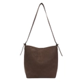 Dunkelbraune matte Wildleder-Tragetasche mit verstellbarem Schultergurt und Knotendetail - Braun