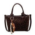 Borsa a mano leopardata marrone scuro in finta pelle scamosciata con ciondolo a perline - Con Ciondolo / caffè