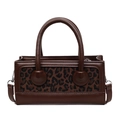 Bolso de mano de cuero marrón con diseño de leopardo y correa ajustable para el hombro - café