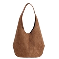 Braune Hobo-Tasche aus mattem Wildleder mit minimalistischer Halbmondform und breitem Trageriemen - Braun
