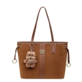 Braune Shopper-Tasche aus Wildlederimitat mit Quasten und Plüschbär-Anhänger - Mit Anhänger / Gelbbraun