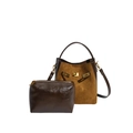 Ensemble sac seau marron et pochette en daim et cuir avec fermoir rotatif en métal - Avec Pendentif / Marron Suède