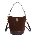 Sac seau en daim marron foncé avec finitions en cuir et logo doré fashion élégant - Marron