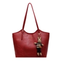 Borsa tote vintage rosso scuro con spalline sottili e ciondolo a forma di coniglio - Con Ciondolo / Rosso