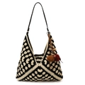 Borsa tote boho in maglia nera e beige con nappine e ciondolo a forma di pompon - Con Ciondolo / Nero