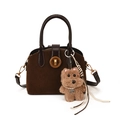 Vintage braune Muscheltasche aus Wildleder mit Lederbesatz und Plüschhund-Anhänger - Mit Anhänger / Braun