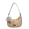 Bolso de hombro de ante caqui con amuleto de conejo de peluche y ribete marrón oscuro - Con Colgante / Albaricoque
