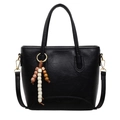 Bolso tipo cubo negro en piel sintética con borla decorativa de cuentas de madera fina - Negro